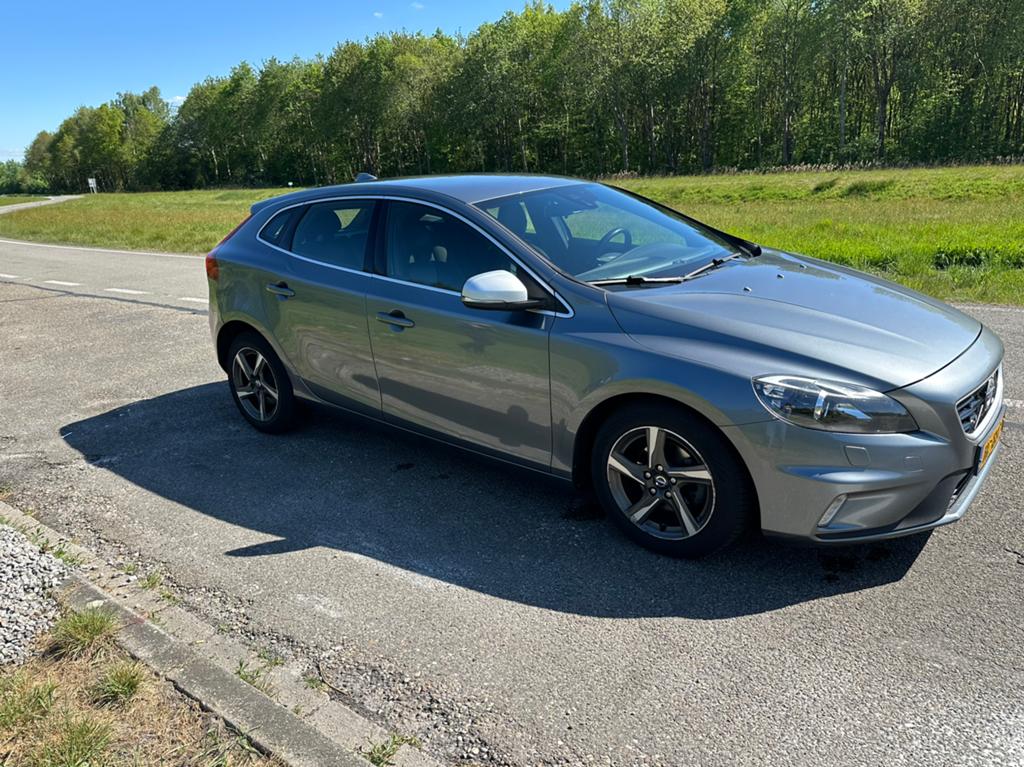 Volvo V40 2.0 D2 120PK R-Design 2015 Grijs, Auto's, Volvo, Voorwielaandrijving, 4 cilinders, 1969 cc, Origineel Nederlands