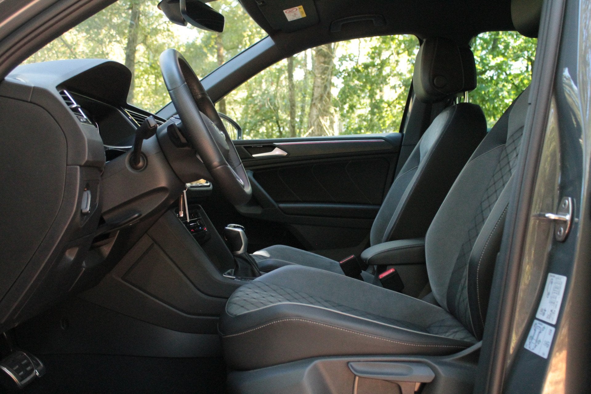 Volkswagen Tiguan 1.5 TSI R-Line Business | Carplay | Trekha, Auto's, 12 maanden, 15 km/l, 4 cilinders, 1446 kg