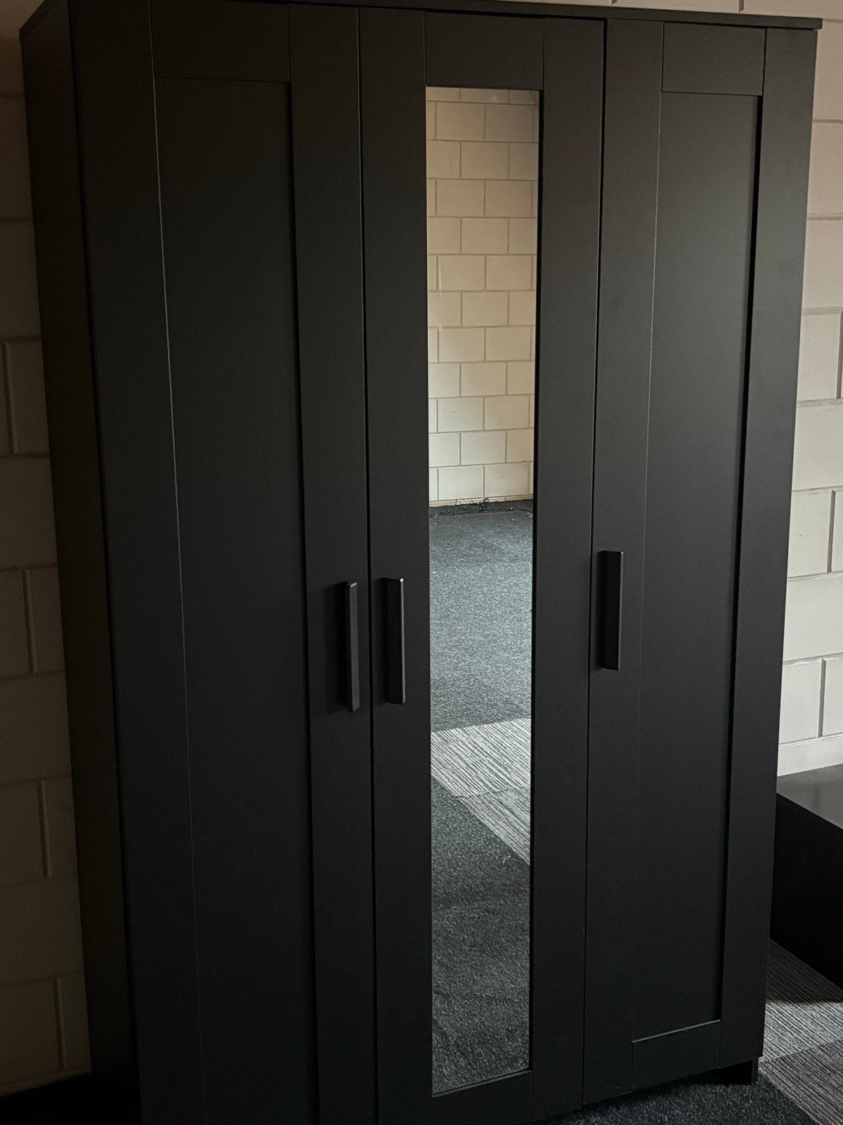 Nieuwe IKEA kledingkast - Zwart met spiegel, Huis en Inrichting, 100 tot 150 cm, 200 cm of meer, Ophalen of Verzenden, Zo goed als nieuw