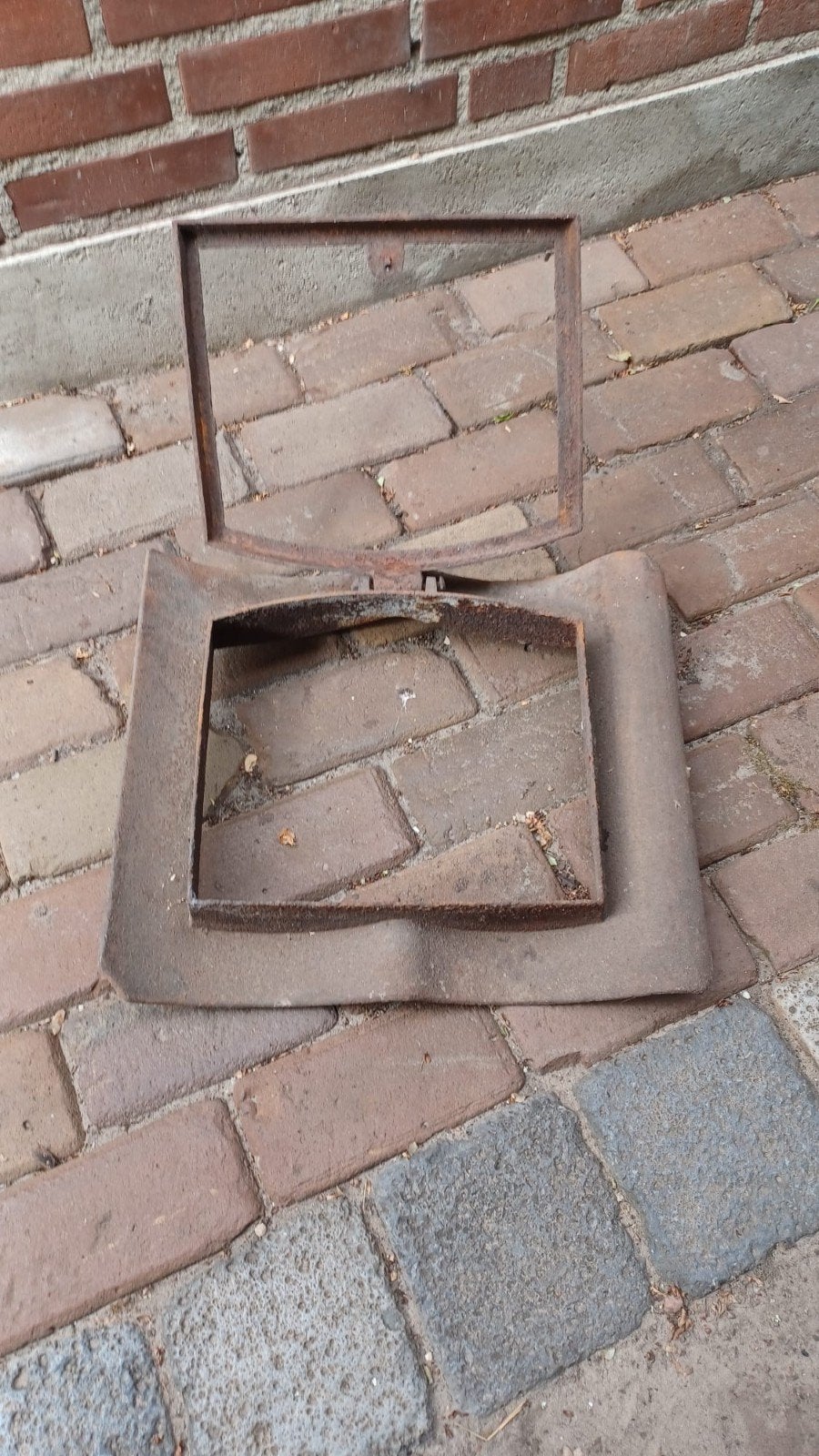 Oud gietijzeren dakraam, Ophalen