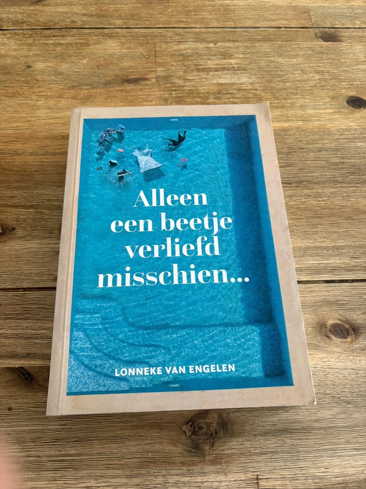 Lonneke van Engelen - Alleen een beetje verliefd misschien, Ophalen of Verzenden, Zo goed als nieuw, Lonneke van Engelen