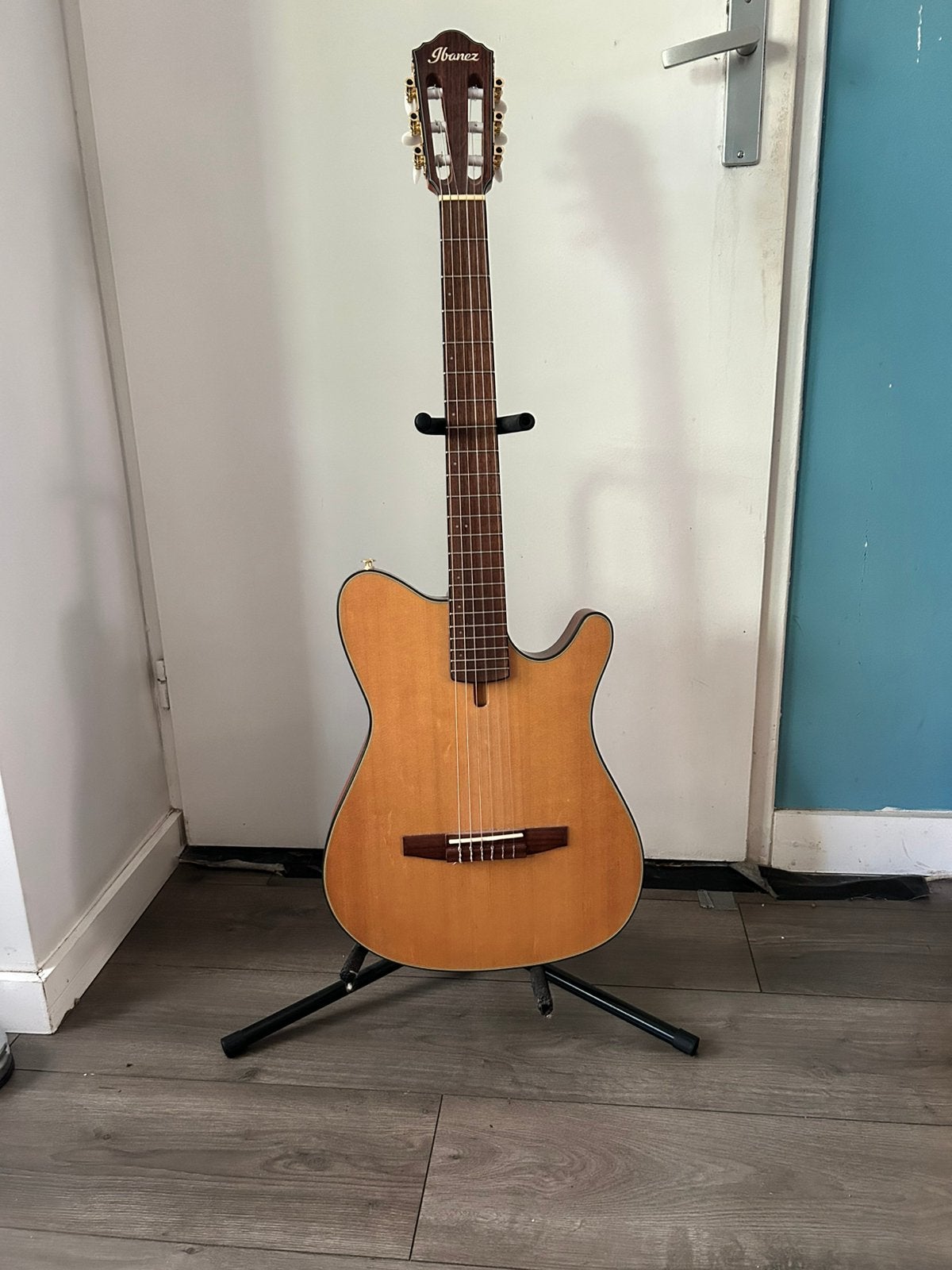 Ibanez klassieke gitaar semi. Speciaal model., Muziek en Instrumenten, Ophalen, Zo goed als nieuw