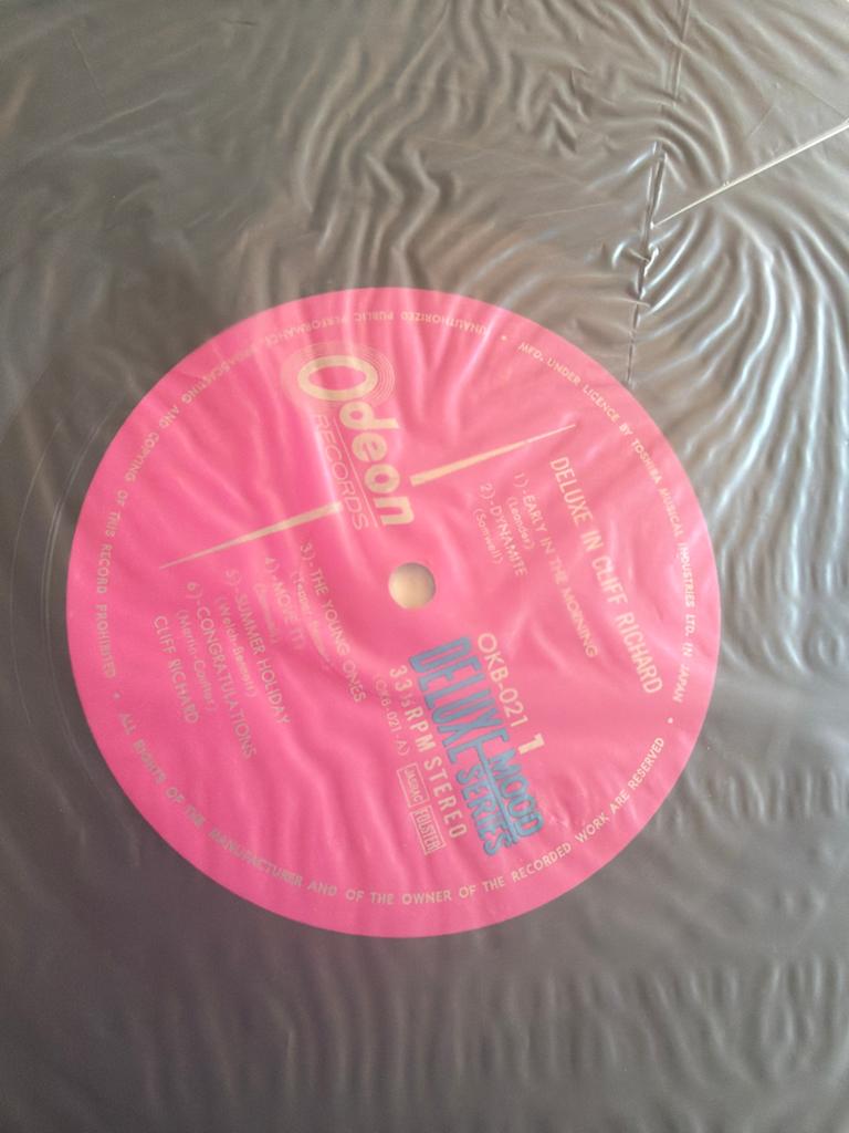 Cliff Richard - Deluxe in Cliff Richard (Made in Japan), Gatefold hoes, Ophalen of Verzenden, Zo goed als nieuw