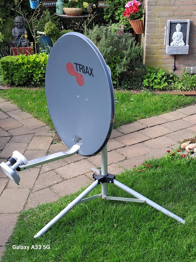 Schotelantenne TRIAX met standaard, Ophalen, Gebruikt, (Schotel)antenne, Overige merken