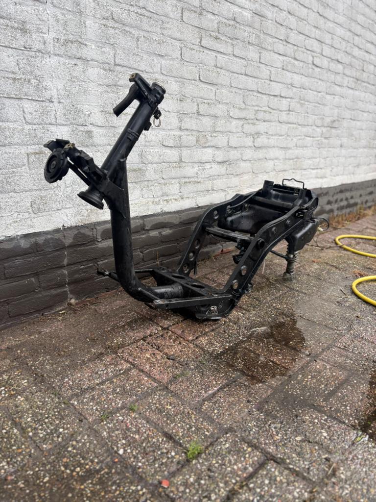 Zip type 1/2/3 frame, Fietsen en Brommers, Brommeronderdelen | Algemeen, Zo goed als nieuw, Ophalen