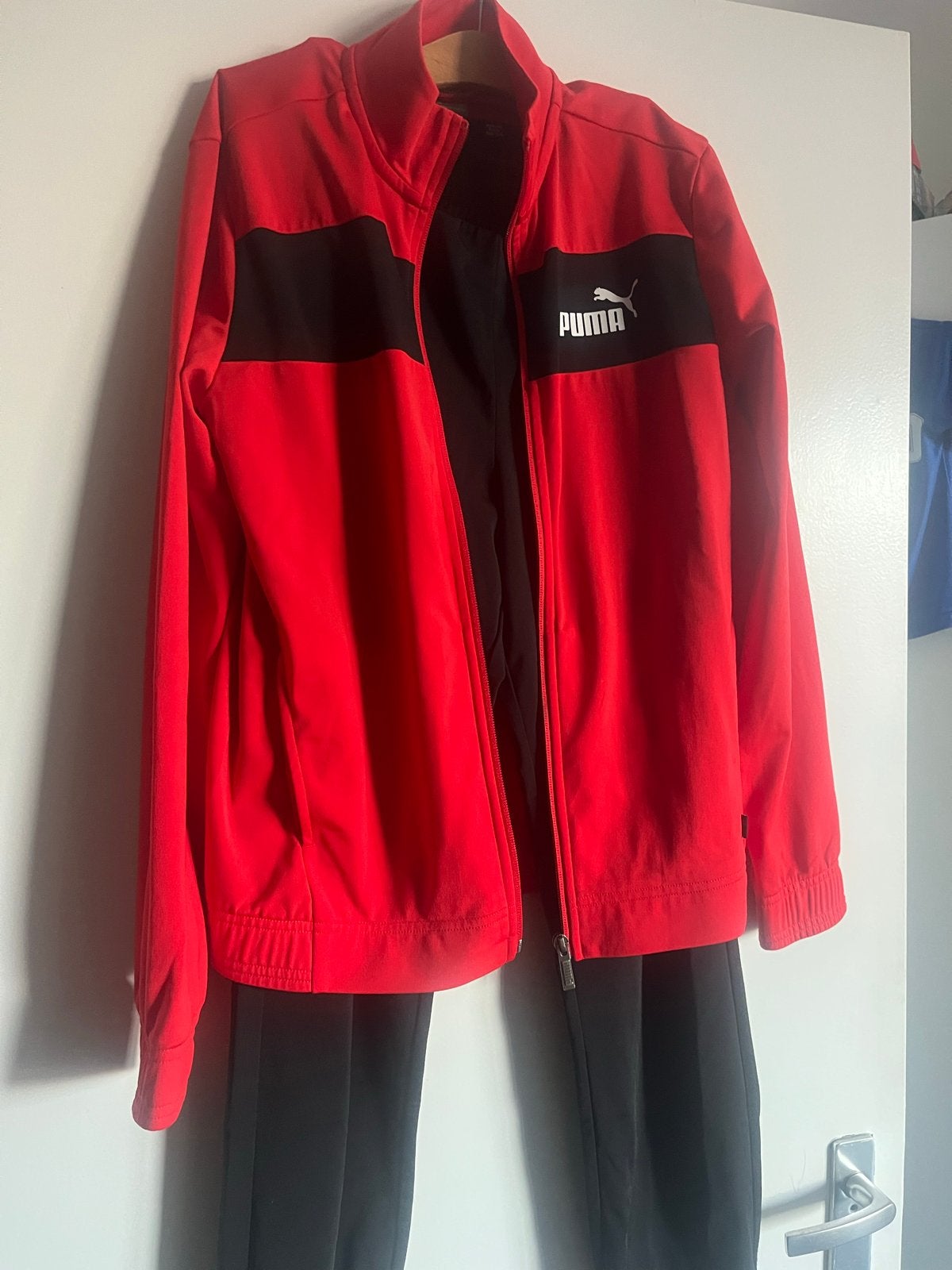Puma trainingspak rood/zwart - Zo goed als nieuw, Ophalen of Verzenden, Zo goed als nieuw
