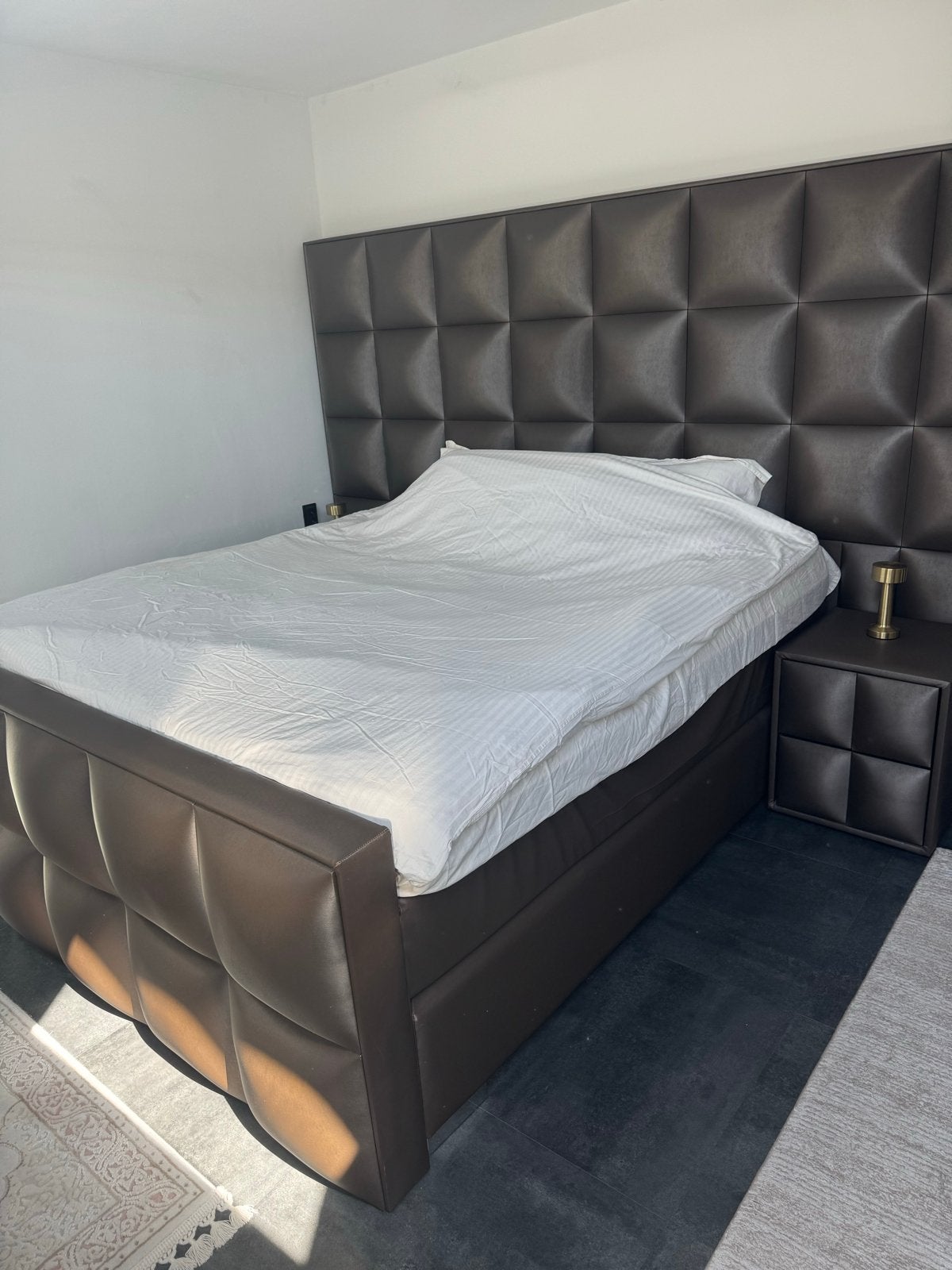 Boxspring 180x200 zgan met nachtkastjes en handige opbergbox, Ophalen, Bruin, Tweepersoons, Eric kuster style