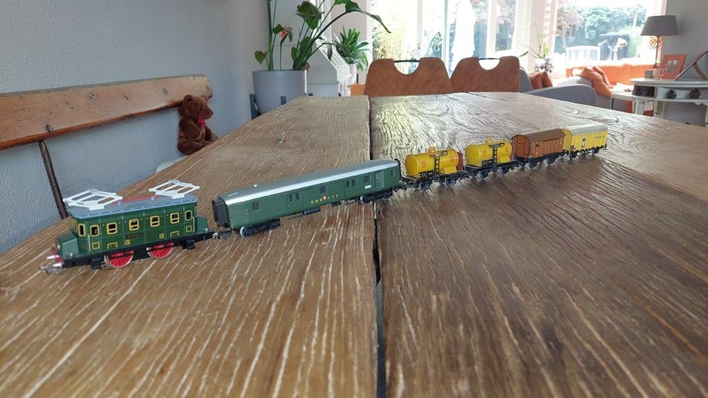 leuke treinset, oud model trein met echt oude wagons, Hobby en Vrije tijd, Modeltreinen | H0, Ophalen of Verzenden, Gelijkstroom