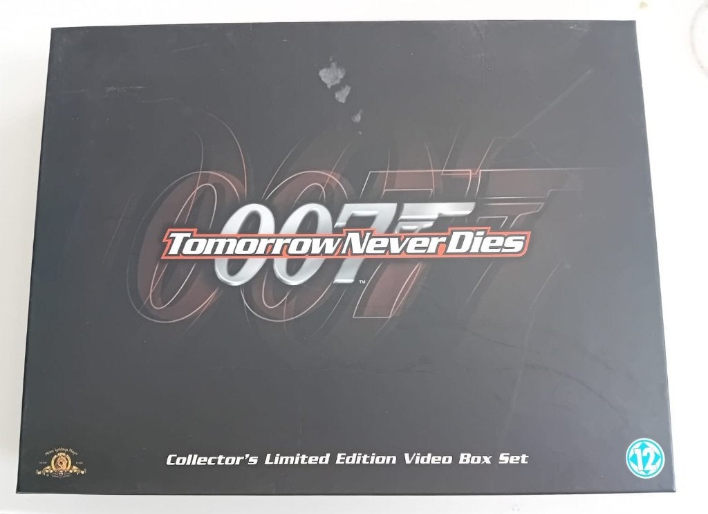 James Bond 007 Tomorrow Never Dies VHS box, Cd's en Dvd's, Boxset, Ophalen of Verzenden, Zo goed als nieuw, Actie en Avontuur