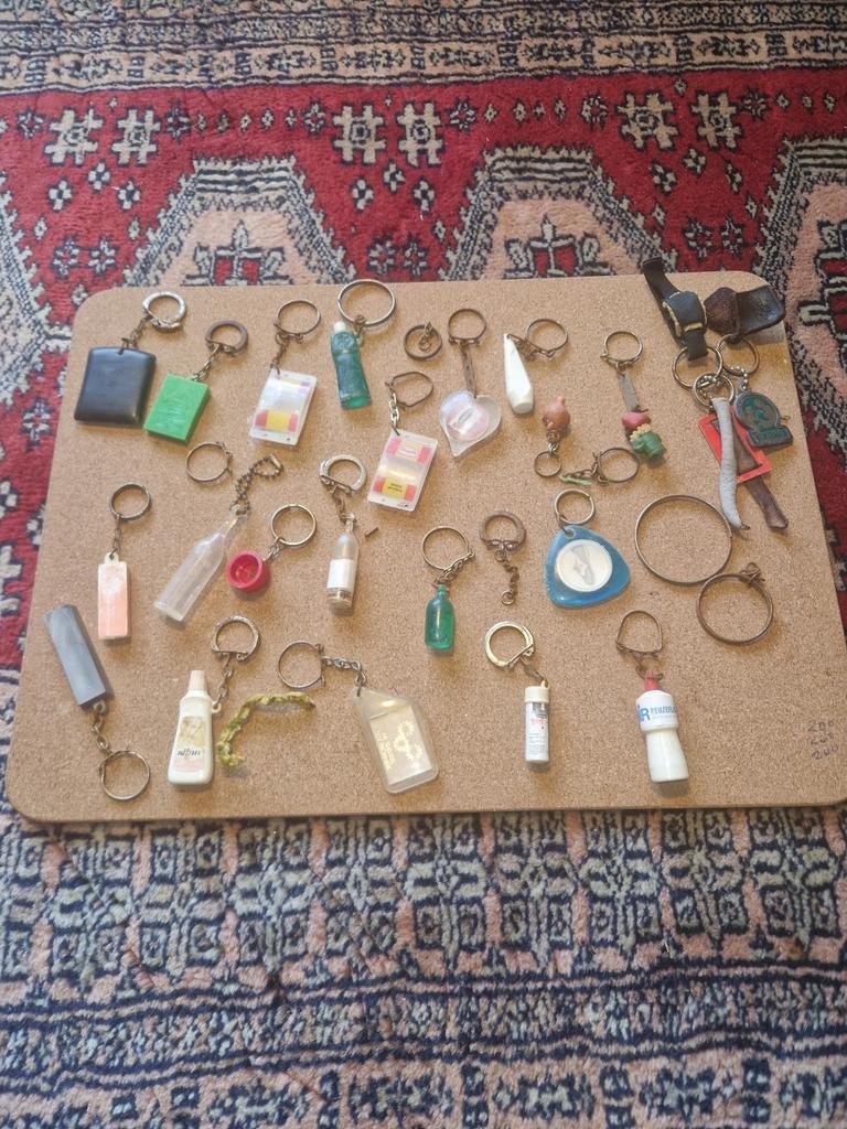 Oude sleutelhangers van alles doe een leuk bod  op alles, Verzamelen, Sleutelhangers, Ophalen of Verzenden, Gebruikt