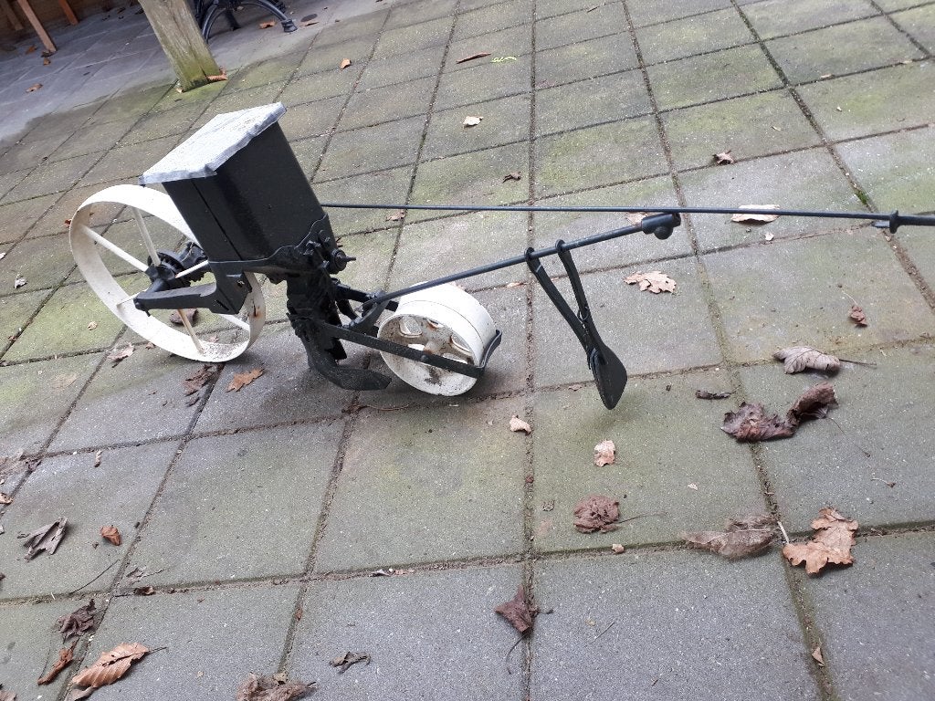 oude zaaimachine, Ophalen