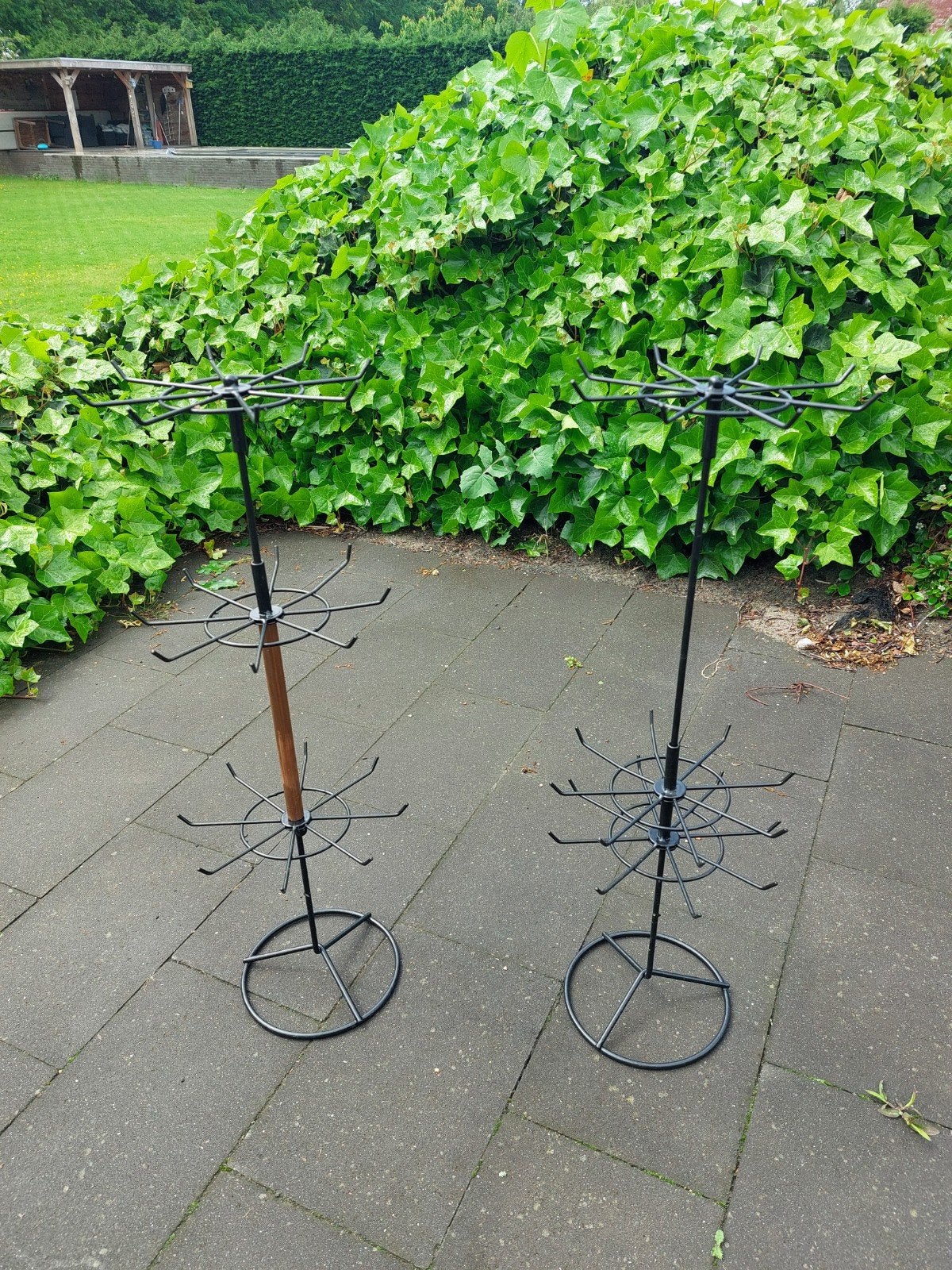 2x display met haakjes, ronddraaiend voor bv markt, Ophalen