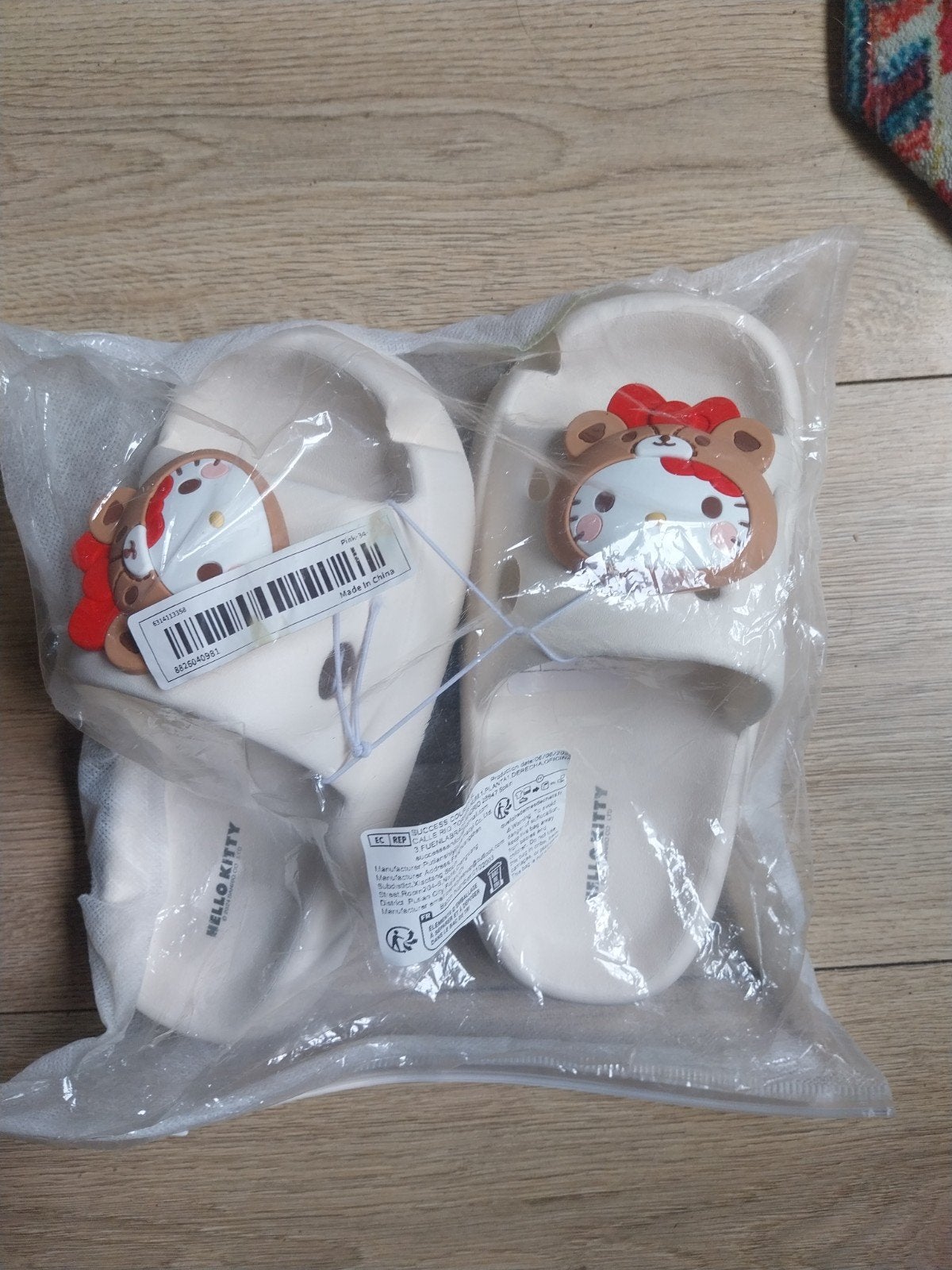 Hello Kitty Slippers - Nieuw in verpakking, Slippers, Nieuw, Ophalen of Verzenden, Hello Kitty