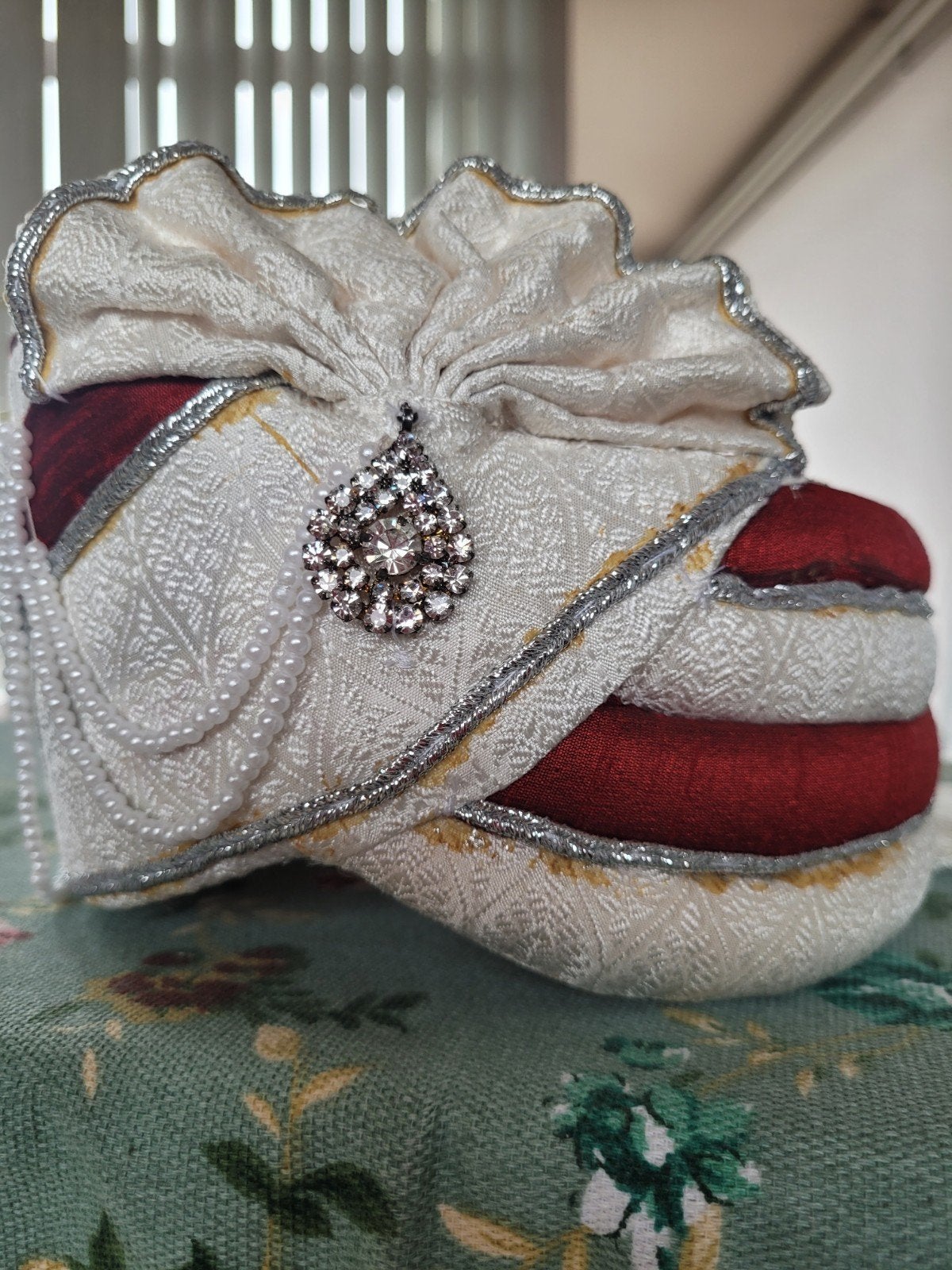 Traditionele Indiase Turban met Sieraden en Parels, Onbekend, Hoed, Zo goed als nieuw, One size fits all