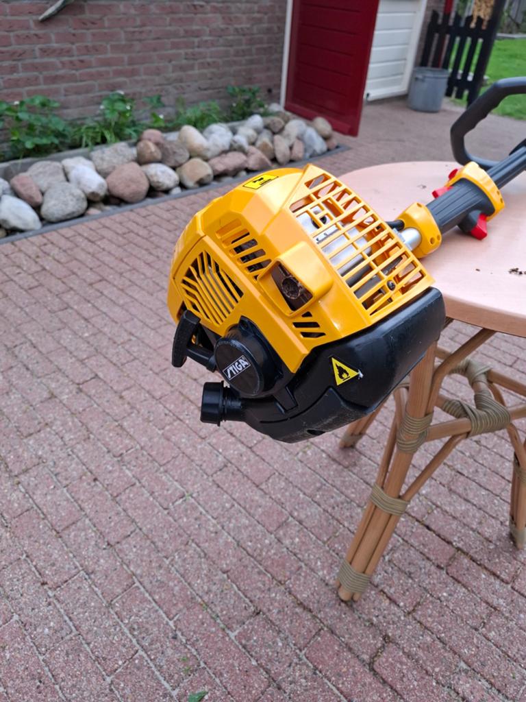 Te koop stiga bosmaaier /grastrimmer, Ophalen, Benzine