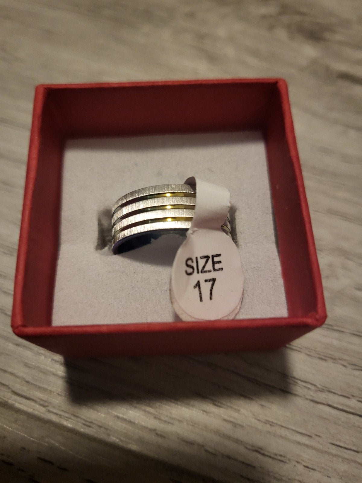 Nieuwe ring, maat 17, zilverkleurig met gouden accenten, Overige materialen, Nieuw, Ophalen of Verzenden, 17 tot 18