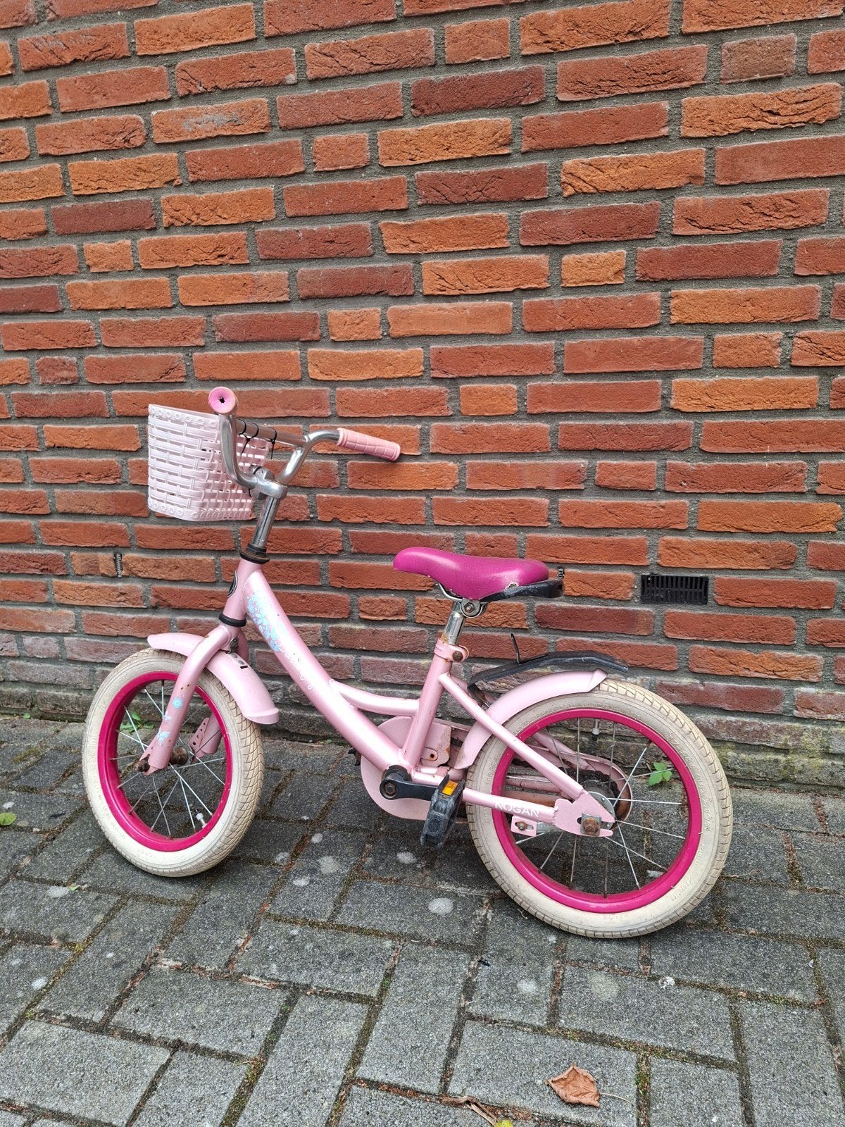 Roze kinderfiets 14 inch met mandje, Fietsen en Brommers, Fietsen | Kinderfietsjes, Ophalen, Terugtraprem, Gebruikt, Minder dan 16 inch