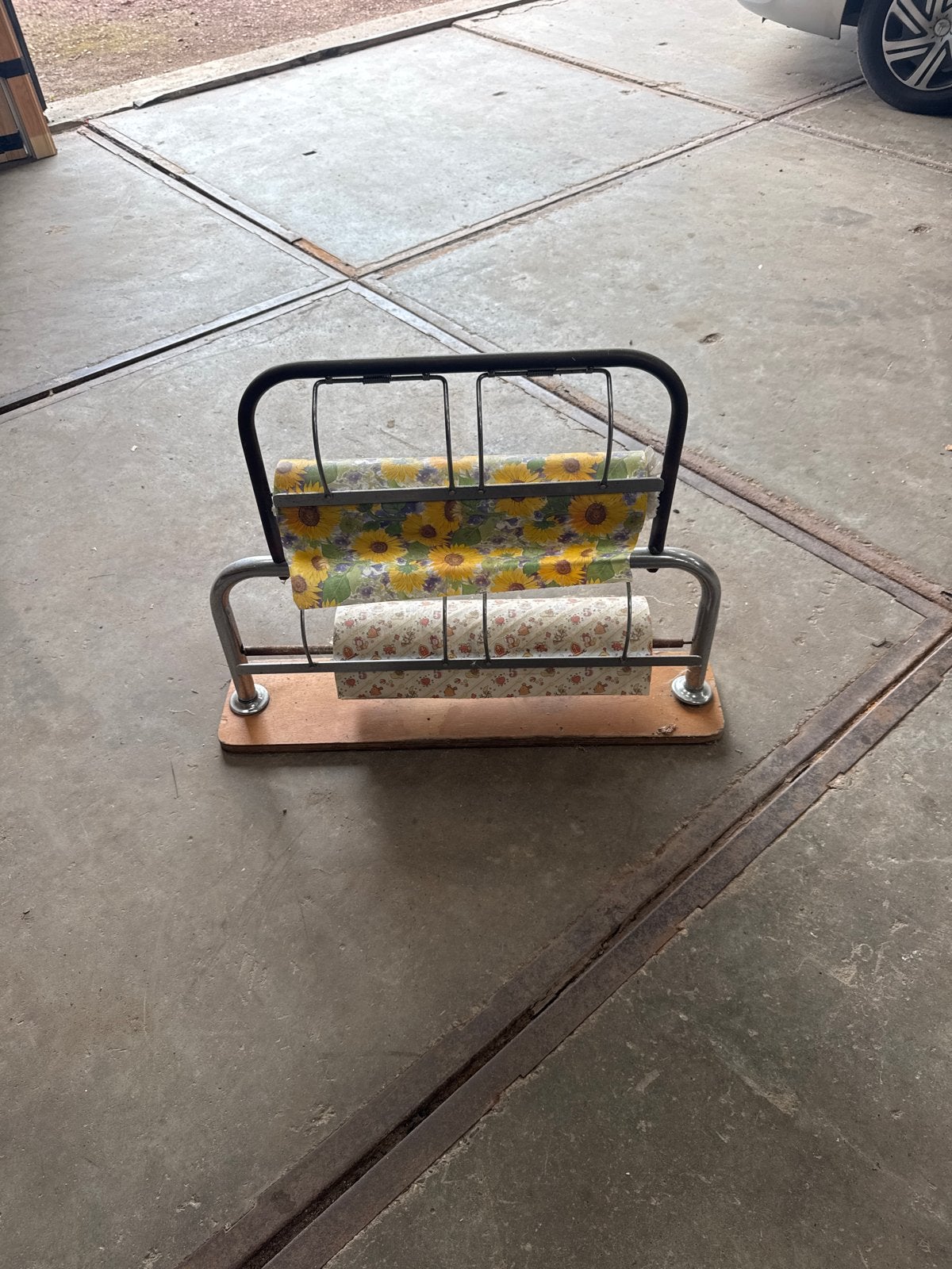Cadeau papier houder met 2 rollen, Diversen, Cadeaupapier, Ophalen of Verzenden, Gebruikt