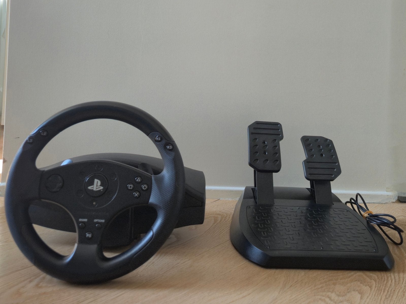 Thrustmaster racestuur + pedalen voor PS4 en PS3, Ophalen, Zo goed als nieuw