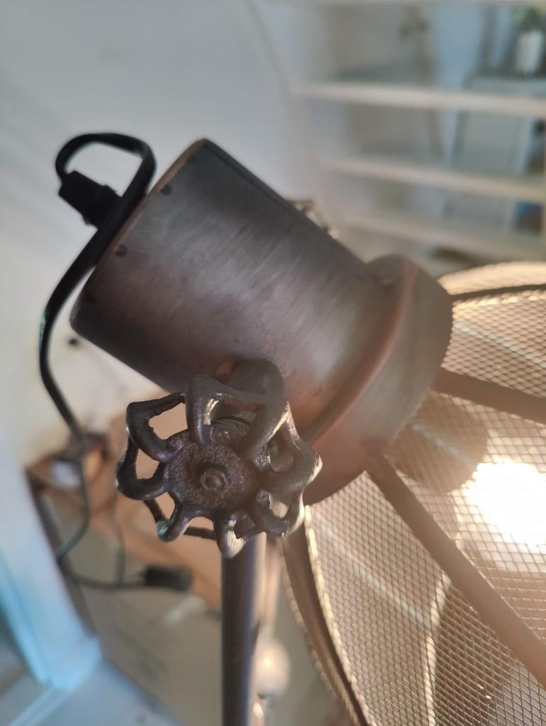 Nieuwe industriele staande schemerlamp, Huis en Inrichting, Lampen | Vloerlampen, Ophalen, Nieuw, Metaal, Industriel, vintage