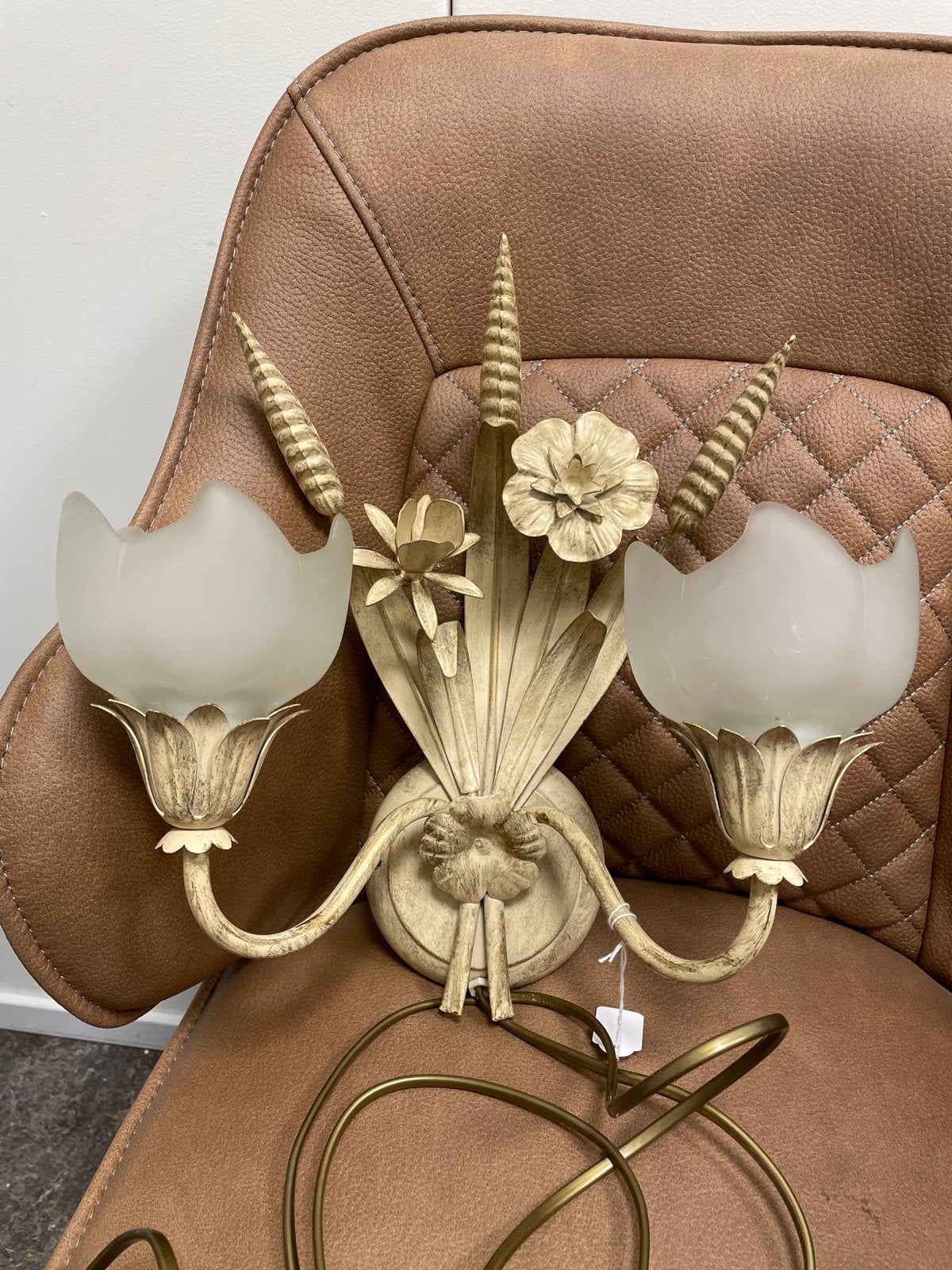 Vintage wandlamp met bloemmotief - Crème/Goud, Gebruikt, E14 (klein), ?, Ophalen of Verzenden