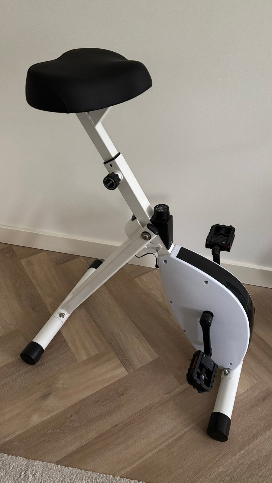 Deskbike -wit - voor thuis en kantoor (met bluetooth), Sport en Fitness, Ophalen, Zo goed als nieuw, Metaal, Benen