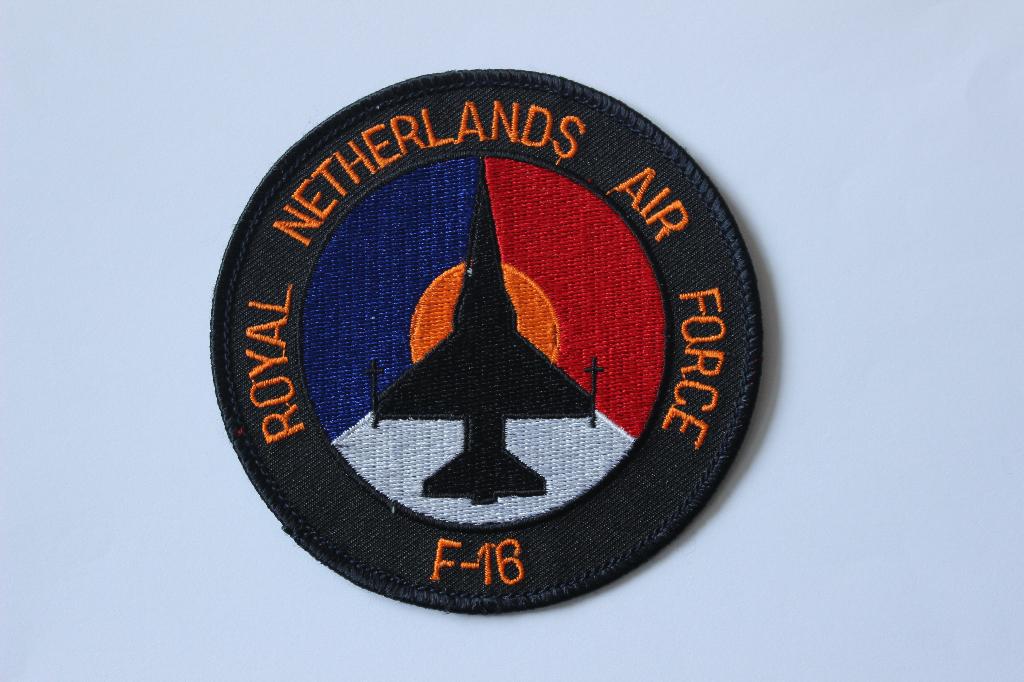 patch roundel f-16 royal netherlands airforce oranje letters, Verzamelen, Verzenden, Zo goed als nieuw, Patch, Badge of Embleem