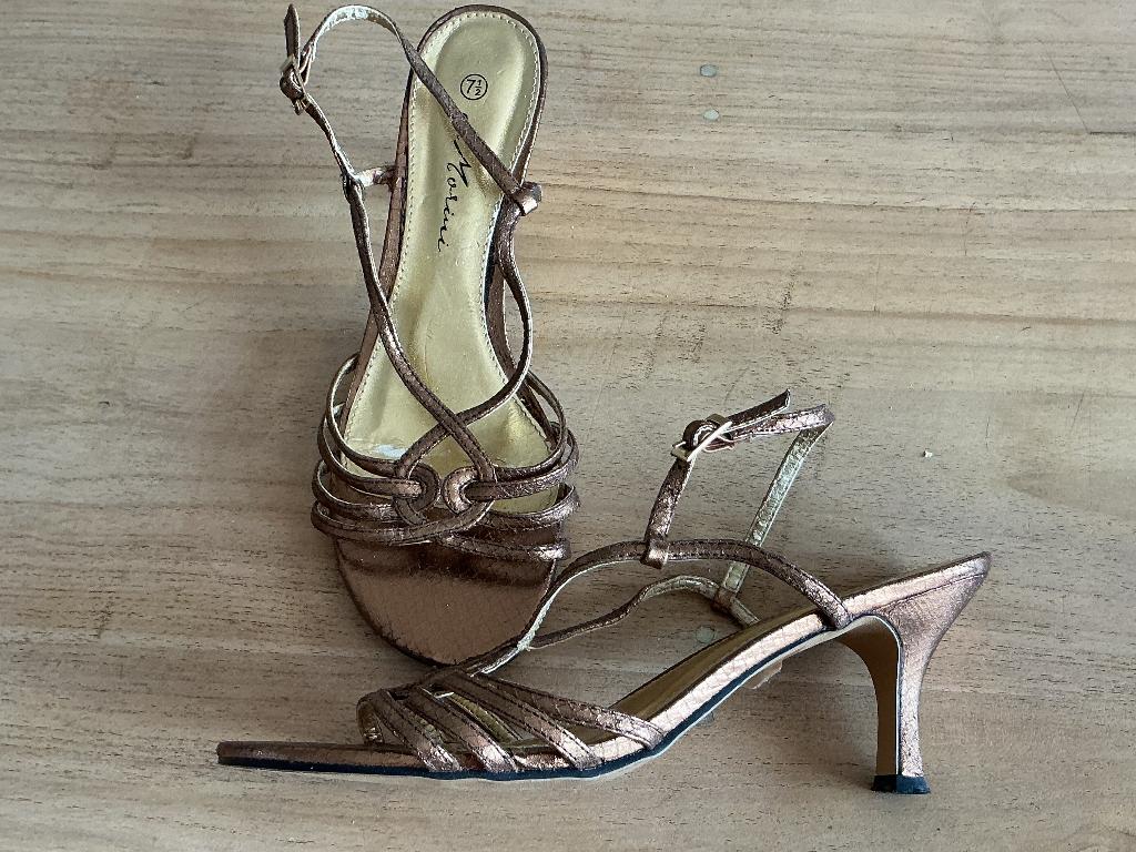 Sandalen goud brons pumps, Kleding | Dames, Overige kleuren, Zo goed als nieuw, Sandalen of Muiltjes, Ophalen of Verzenden