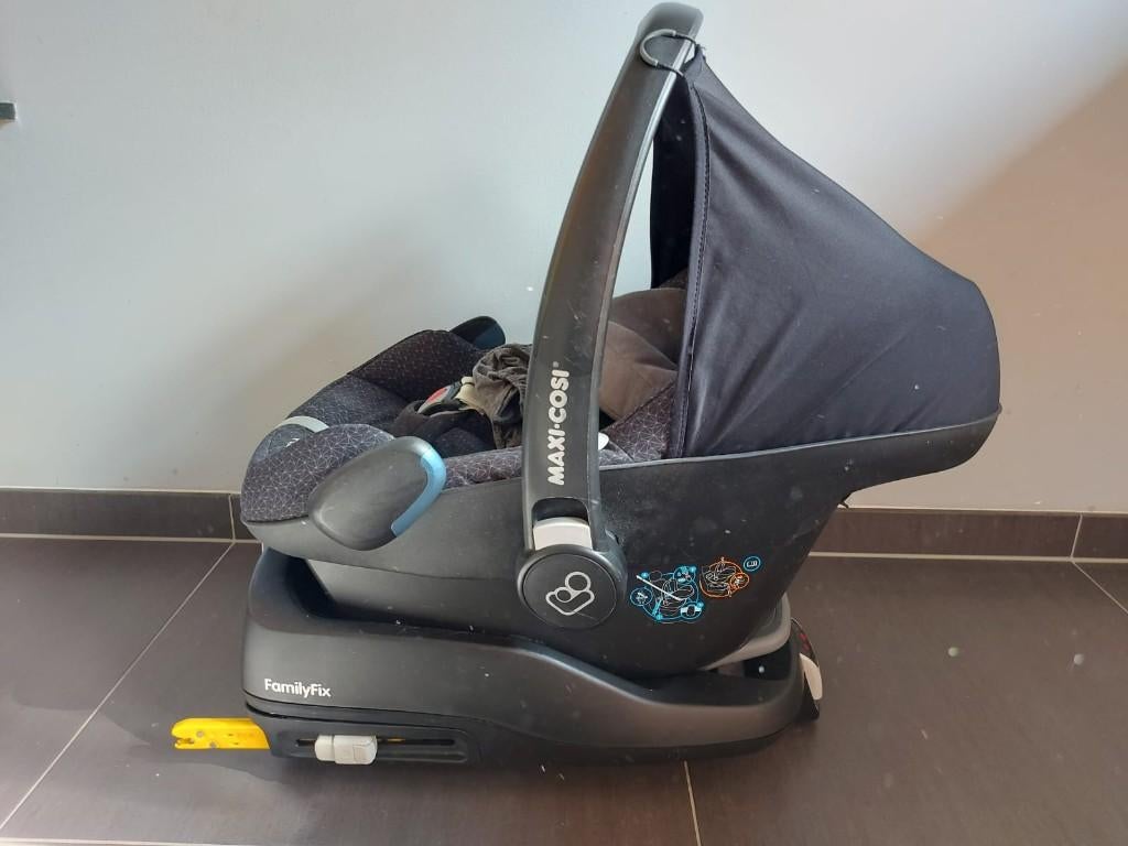 Maxi Cosi Pebble met FamilyFix, Gebruikt, Ophalen of Verzenden, 0 t/m 13 kg, Maxi-Cosi