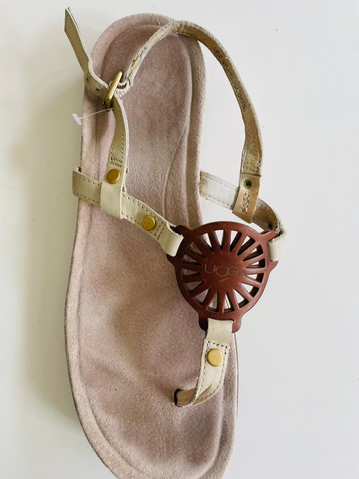Te koop: leren sandalen, UGGs, beige, 40, zgan, Ophalen of Verzenden, Zo goed als nieuw, Beige, Sandalen of Muiltjes