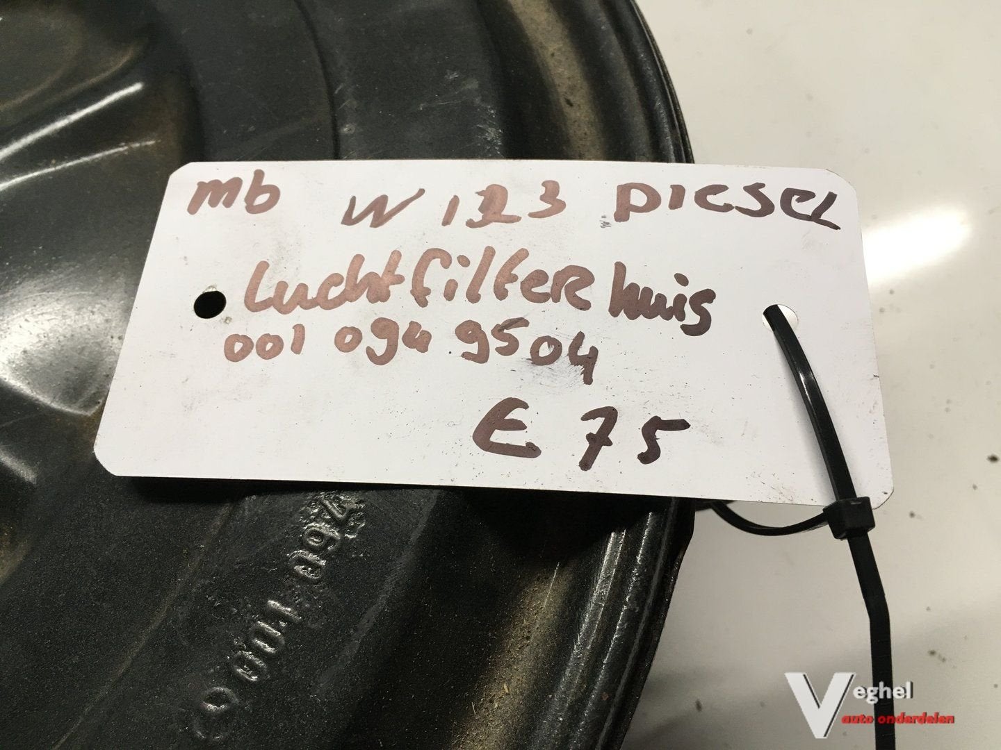 Mercedes W123 Diesel  Luchtfilterhuis, Gebruikt, -, -, Ophalen of Verzenden