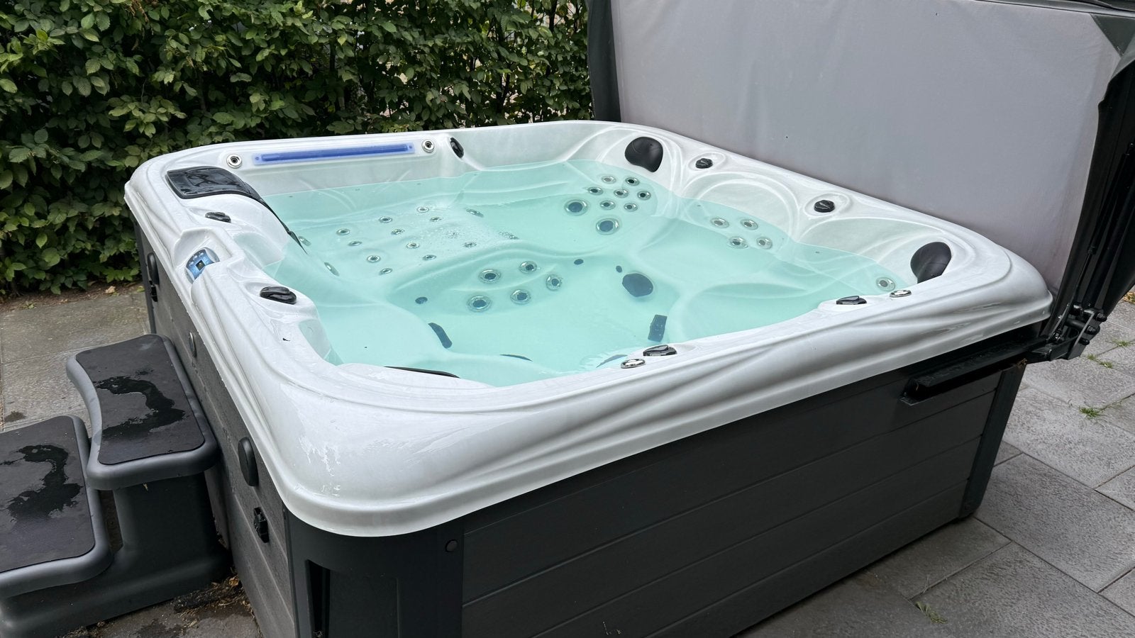 Jacuzzi Miracle 2.14 x 2.14 inclusief cover en coverlift, Ophalen, Gebruikt, Afdekzeil, Vast