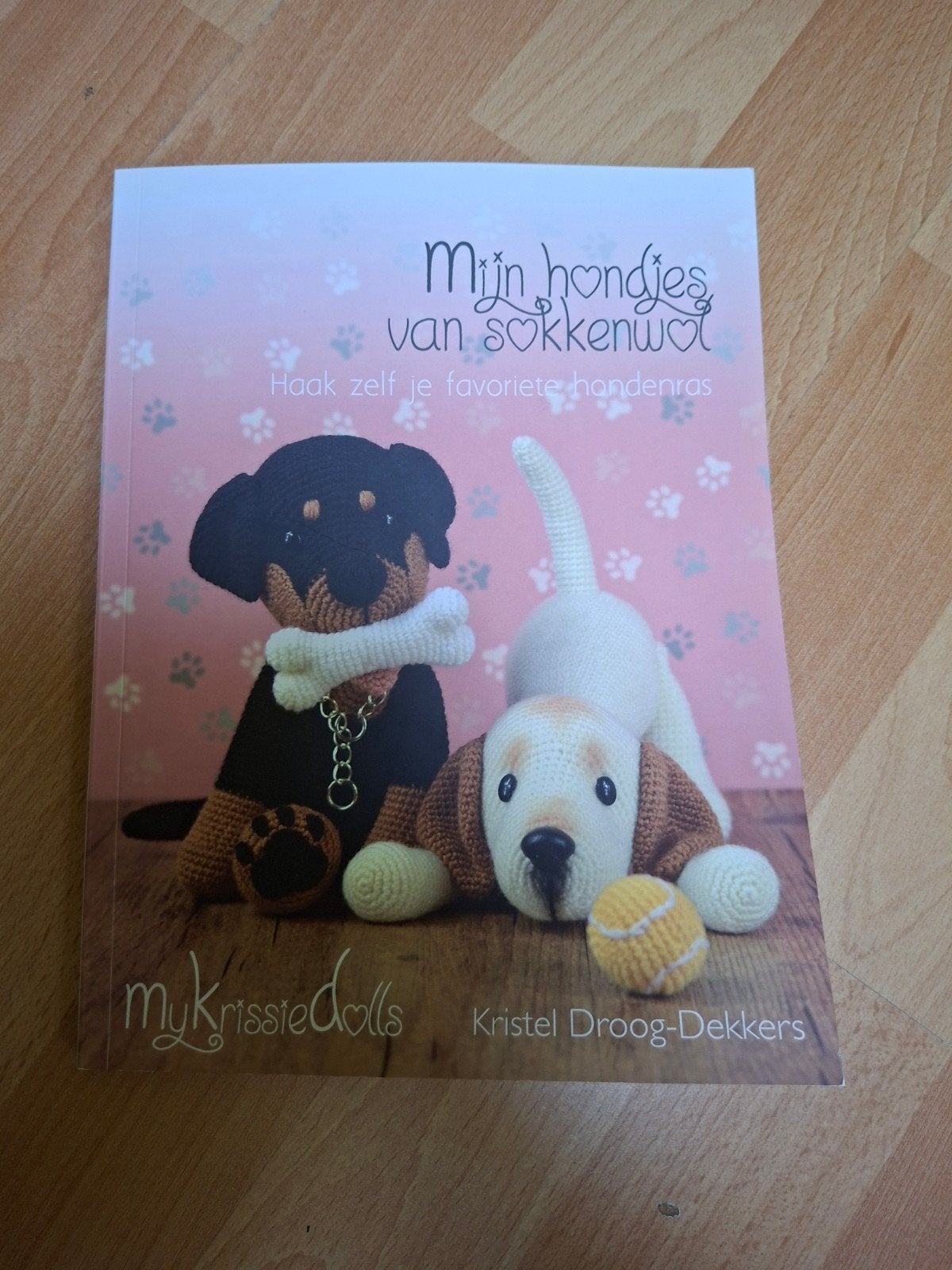 Mijn hondjes van sokkenwol - Haakboek Kristel Droog-Dekkers, Ophalen of Verzenden, Zo goed als nieuw, Breien en Haken, Kristel Droog-Dekkers