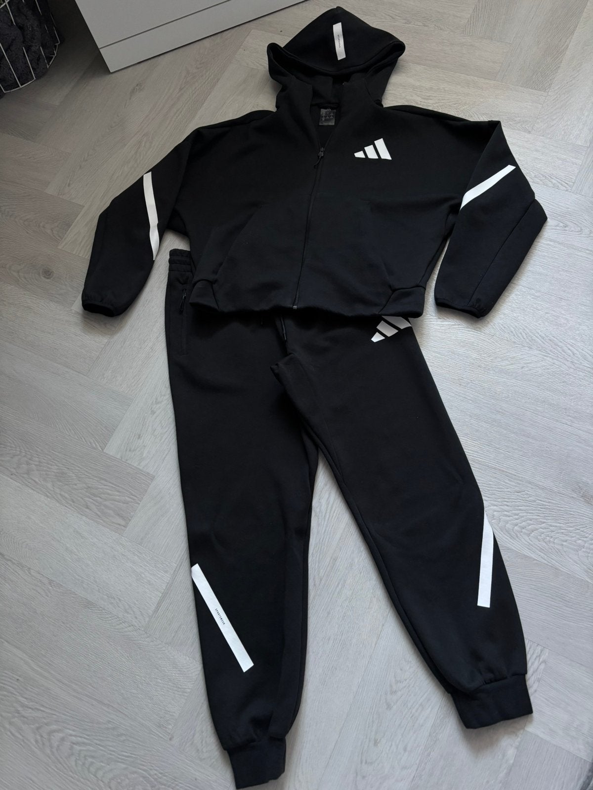 NIEUW: gaafff trainingspak van ADIDAS mt M, Maat 38/40 (M), Zwart, Overige typen, Ophalen of Verzenden