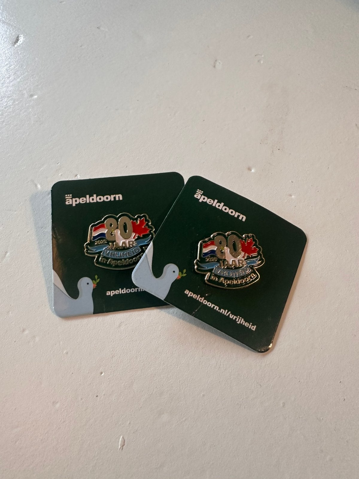 2 stuks apeldoorn 80 jaar Vrijheid pin, Ophalen of Verzenden, Nieuw, Sport