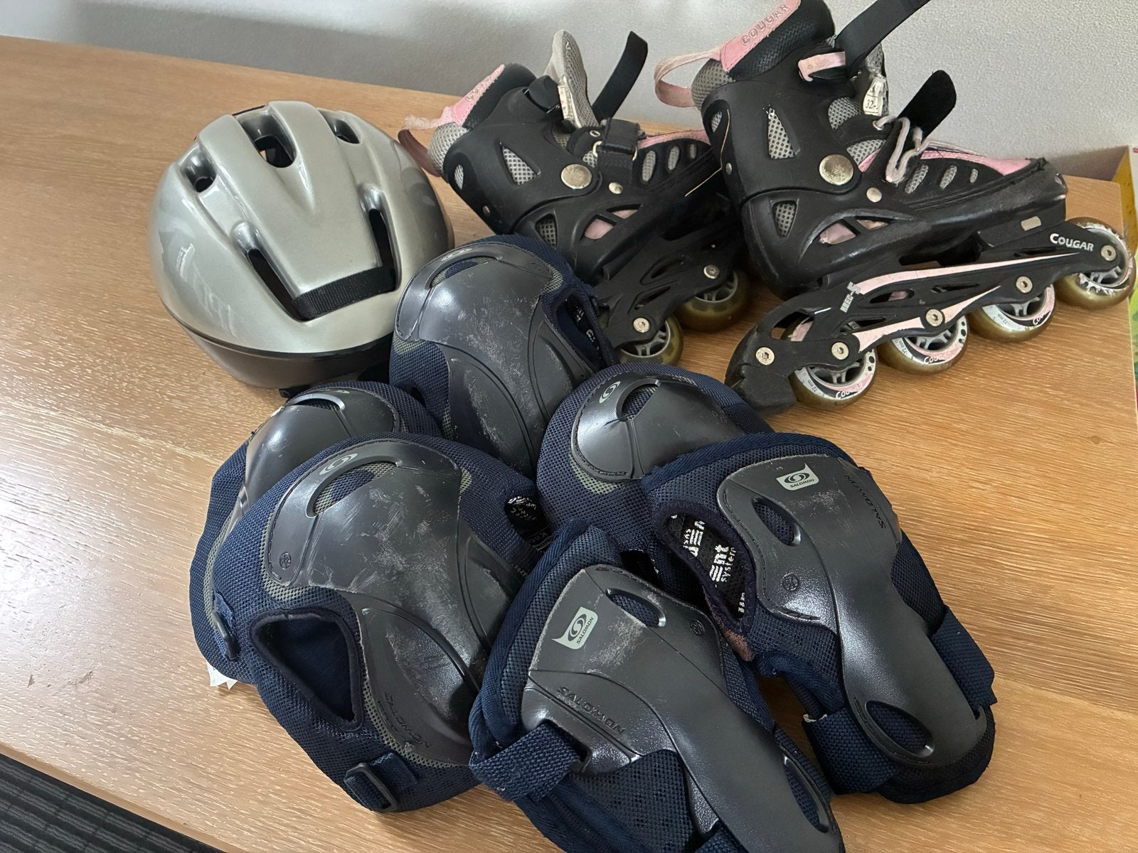 Skeelerset compleet: skeelers (32-35), helm & bescherming, Overige merken, Kinderen, Ophalen of Verzenden, Inline skates 4 wielen