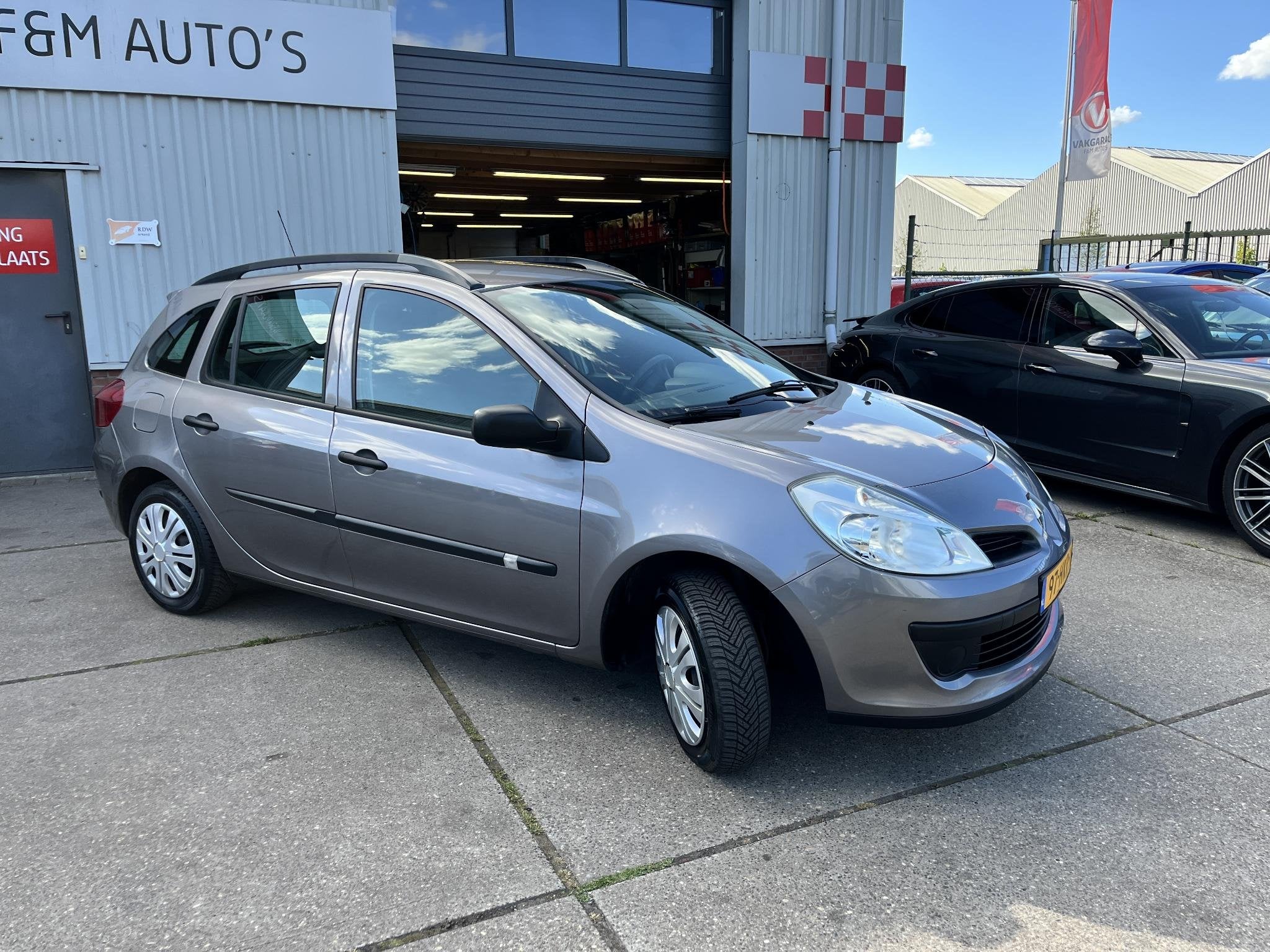Renault Clio Estate 1.2-16V Expression Airco, radio, Voorwielaandrijving, Gebruikt, 4 cilinders, 49 €/maand
