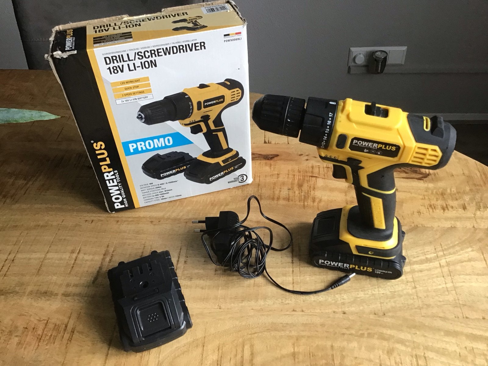 Powerplus 18V Li-Ion Boor-/Schroefmachine met 2 accu's, 600 watt of meer, Variabele snelheid, Ophalen of Verzenden, Zo goed als nieuw