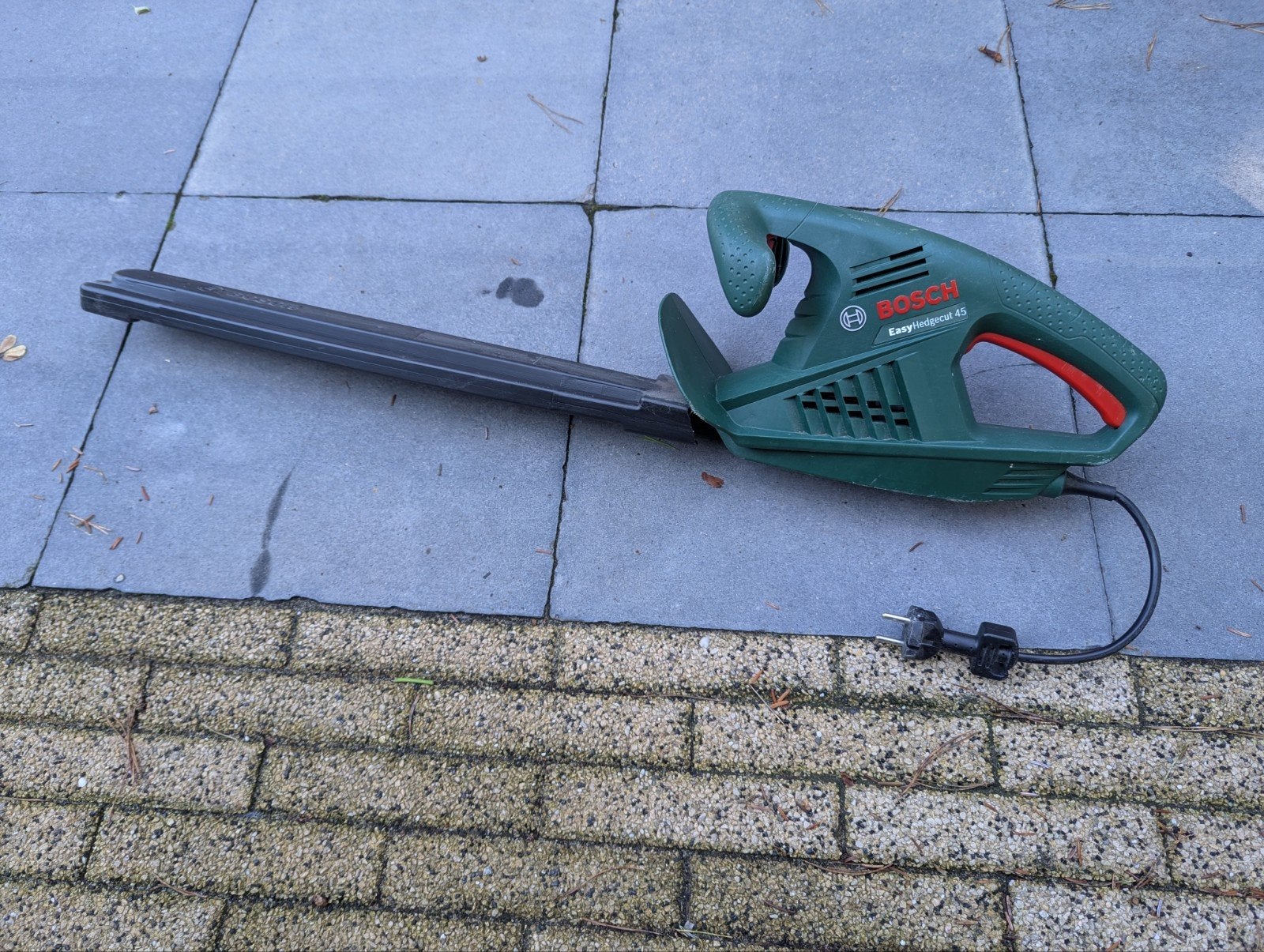 Bosch heggenschaar EasyHedgecut 45/420W bijna nieuw, Ophalen, Zo goed als nieuw, Elektrisch