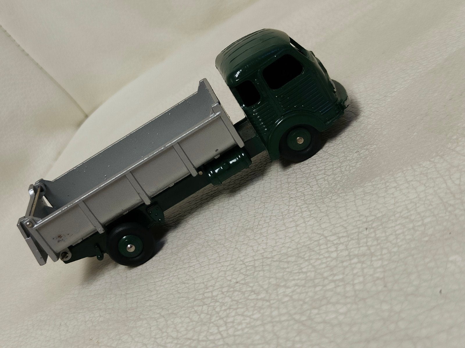 Dinky Toys 33: Simca Cargo., Hobby en Vrije tijd, Ophalen of Verzenden, Bus of Vrachtwagen, Dinky Toys