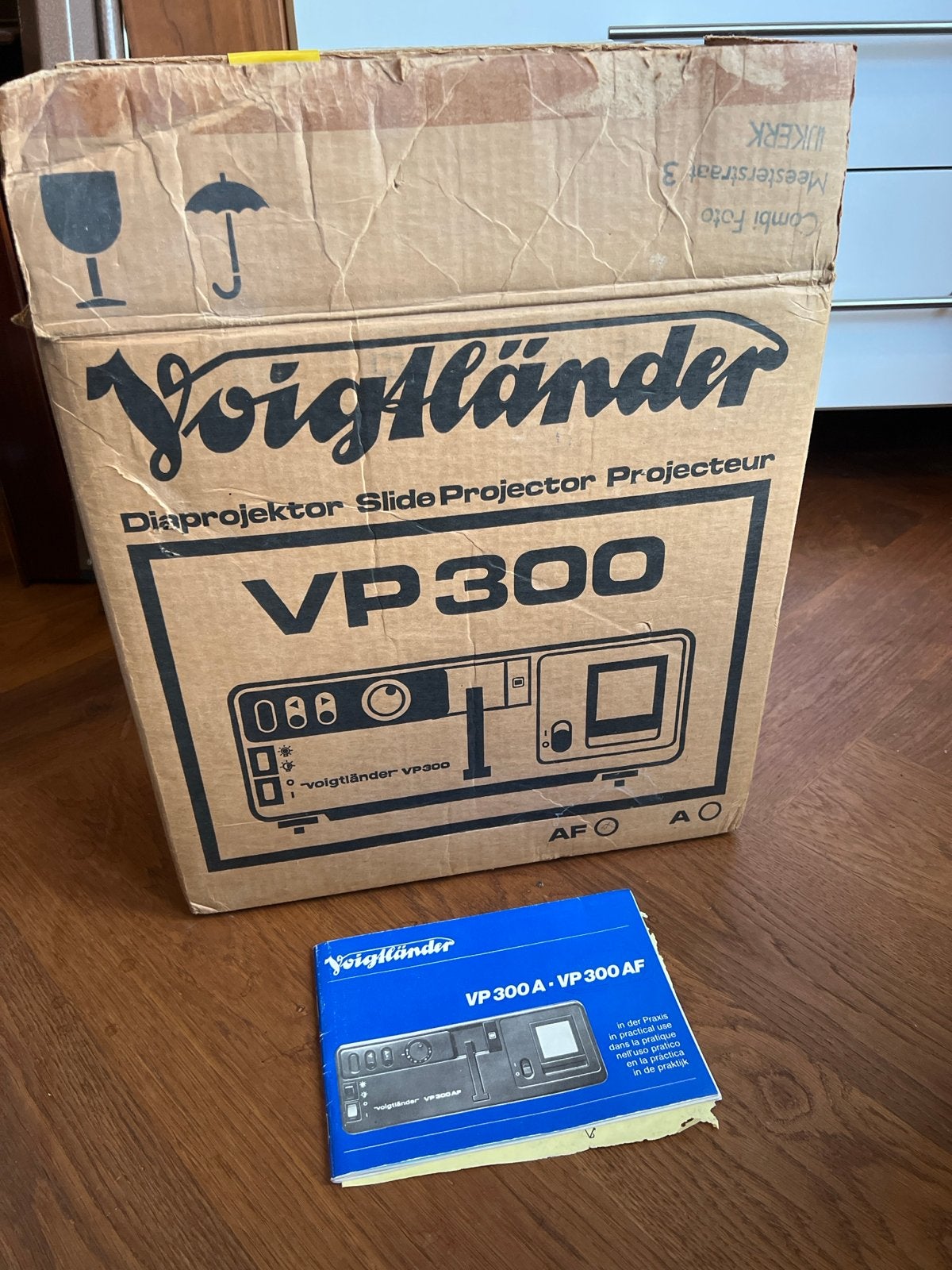 Voigtländer VP300 AF Diaprojector met Rollei lens en scherm, Ophalen of Verzenden, Gebruikt, Met scherm