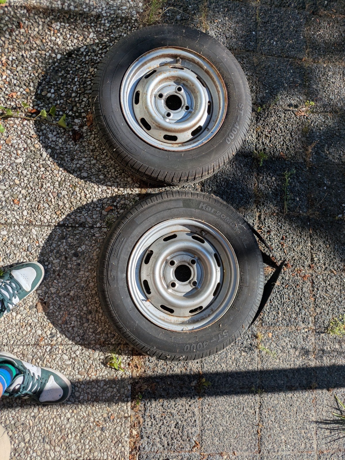 Oude vouwwagen/anhanger banden en velgen 145/80 R13, Ophalen