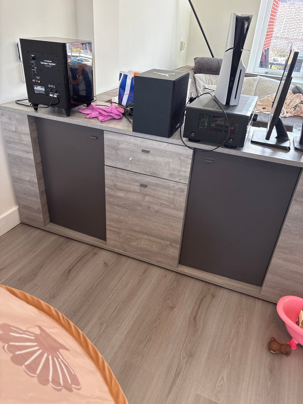 Grijze kast met verlichting - Modern dressoir, Ophalen, 150 tot 200 cm, Met lade(s), Zo goed als nieuw