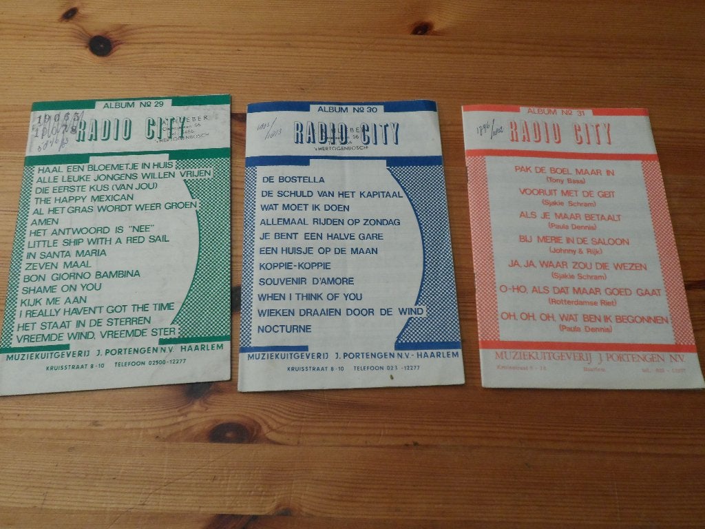 Radio city nr. 26 / 29 / 30 / 31 / 32 / 33, Gebruikt, Ophalen of Verzenden, Gitaar, Artiest of Componist