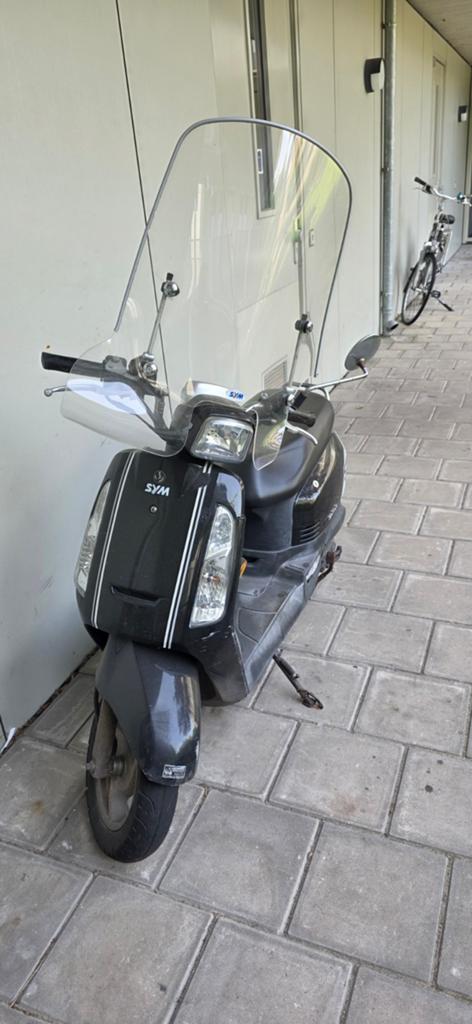 Sym scooter nieuwe accu inbegrepen, Fietsen en Brommers, Ophalen, Gebruikt, Benzine