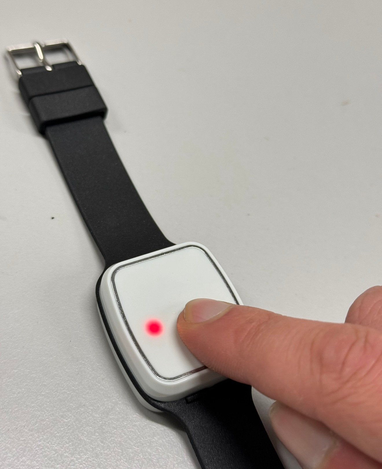 Vibby - slimme valdetector polsband valsensor zwart-wit, Diversen, Ophalen of Verzenden, Zo goed als nieuw, H, H