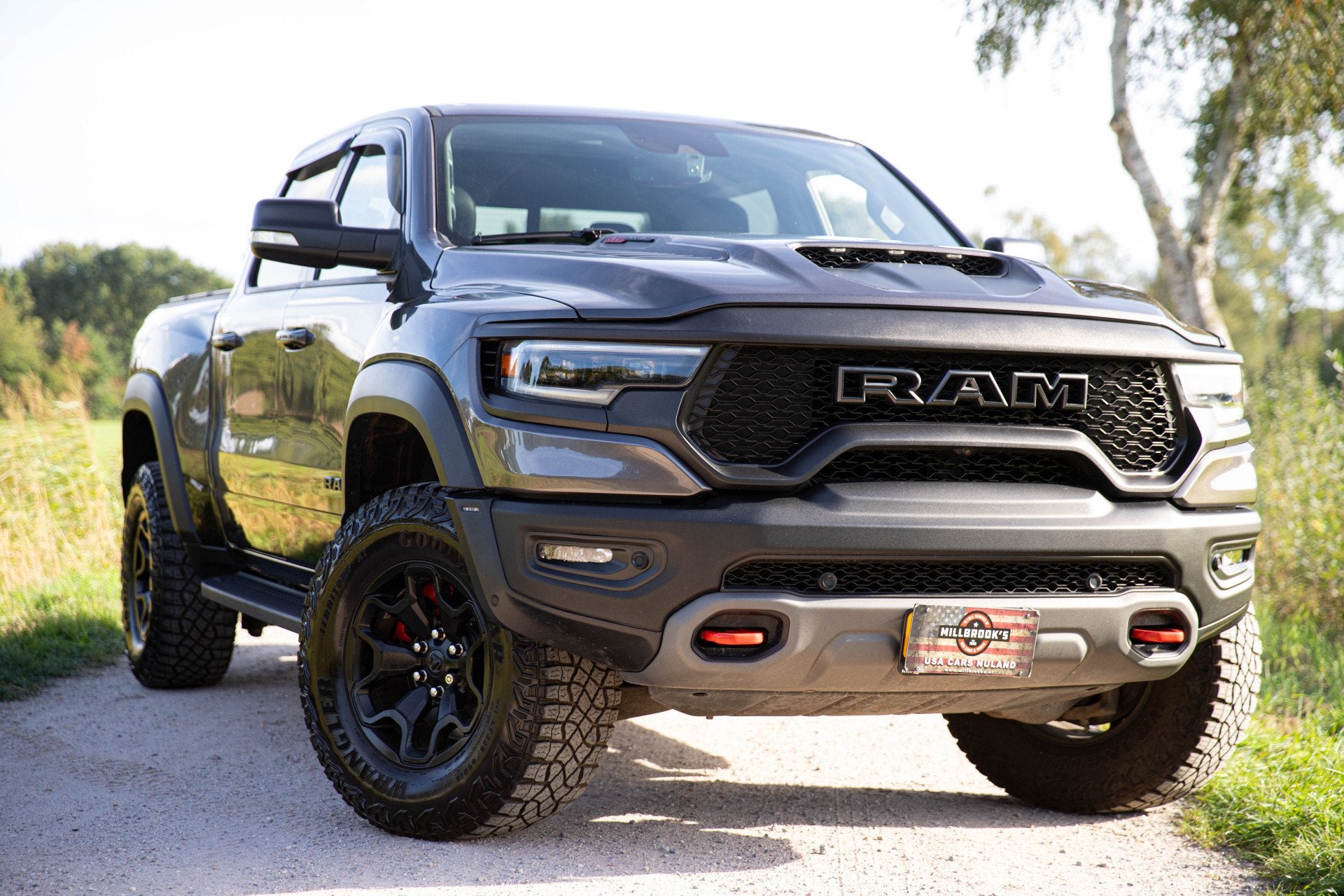 Dodge Ram 1500 6.2 V8 4x4 Crew Cab TRX Origineel Nederlands, Auto's, Automaat, Gebruikt, Origineel Nederlands, 2810 kg