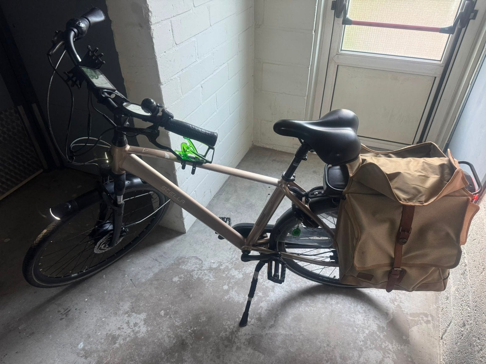 Stella Livorno Confetti Gold E-bike (scherm beetje defect), Ophalen, Gebruikt, Overige merken
