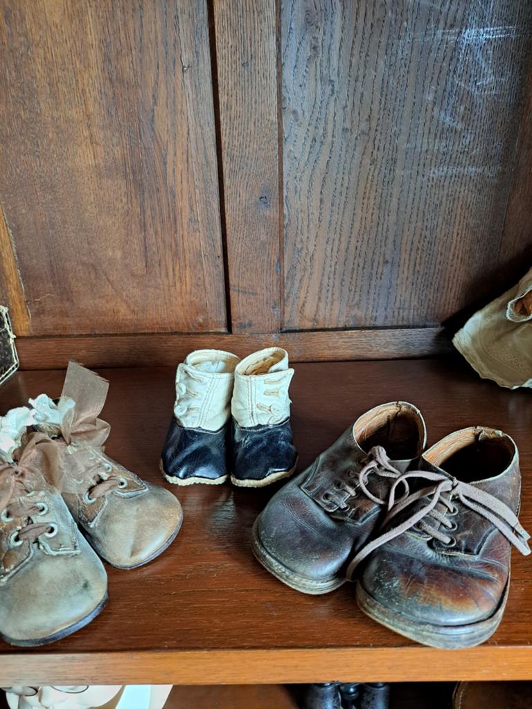 Vintage babyschoentjes - 3 paar in goede staat, Antiek en Kunst, Ophalen of Verzenden, Kinderen, Onbekend