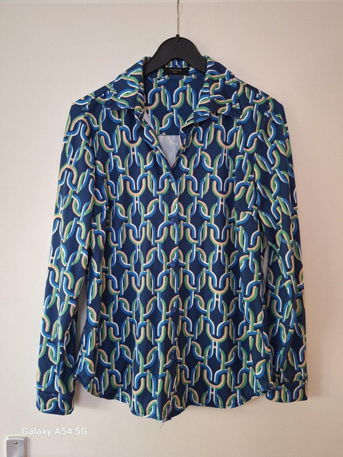 Blouse travelstof maat M, blauw met kleurrijk motief, Kleding | Dames, Blouses en Tunieken, Blauw, Gedragen, CHASTAR, Ophalen
